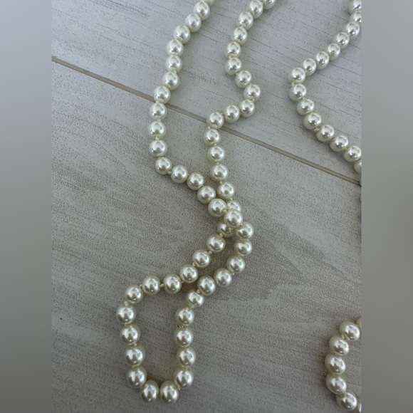 Elegant Long Aldo Pearls Necklace - High-Quality & Timeless Accessory - Picture 5 of 5